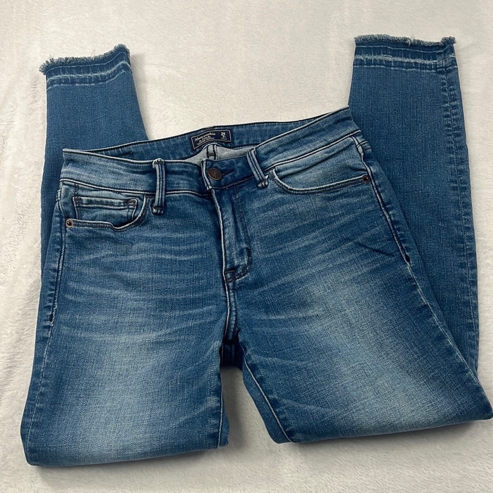Abercrombie & Fitch Harper Ankle Women's 26, 2 R  Medium Wash Blue Denim Jeans